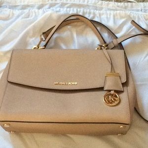 Michael kors baby pink purse with shoulder strap
